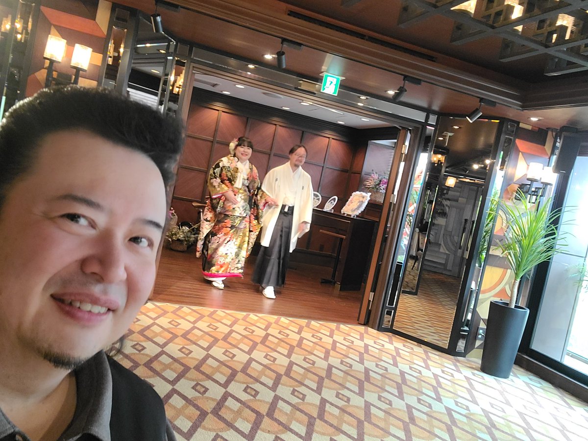 megakaanel's tweet photo. 東京タワーの見える披露宴
和装がよく似合ってて素敵
宴のお料理がとっても美味しくてビックリ
いたるとこにポケモンがちりばめられてて拘りすごかった
敷物の紙が綺麗なので鶴を折って(やってもらった)プレゼント
モンスターボール形のメッセージプレート良い😆
#theplaceoftokyo
#reception https://t.co/5grBin7HXa