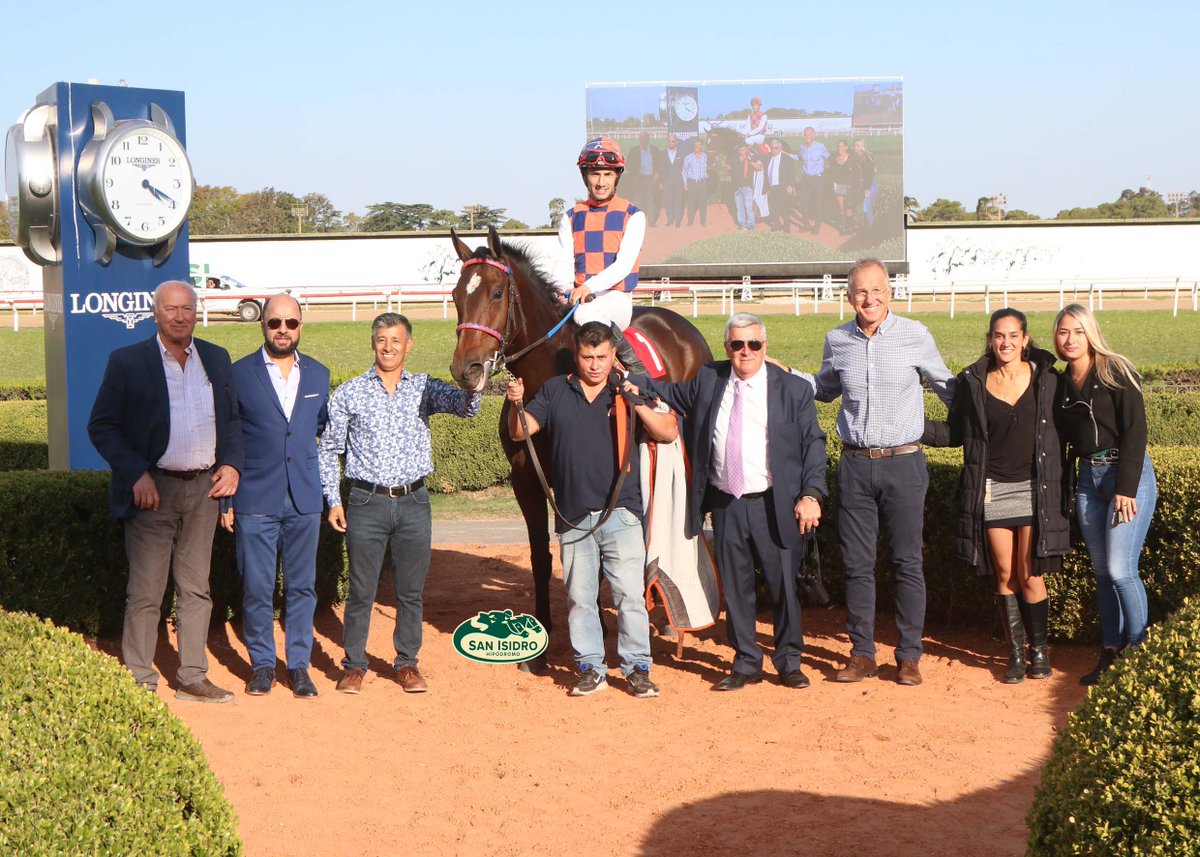 HipodromoSI's tweet photo. ✅ En el @HipodromoSI se disputó el #ClásicoJuanBoucau (1500 metros), donde se impuso #NoFear (Brz., Agnes Gold), del #StudRDI, entrenada por #AlfredoGaitánDassié y dirigida por #JoséEspinoza. https://t.co/lKSYTkzkEx