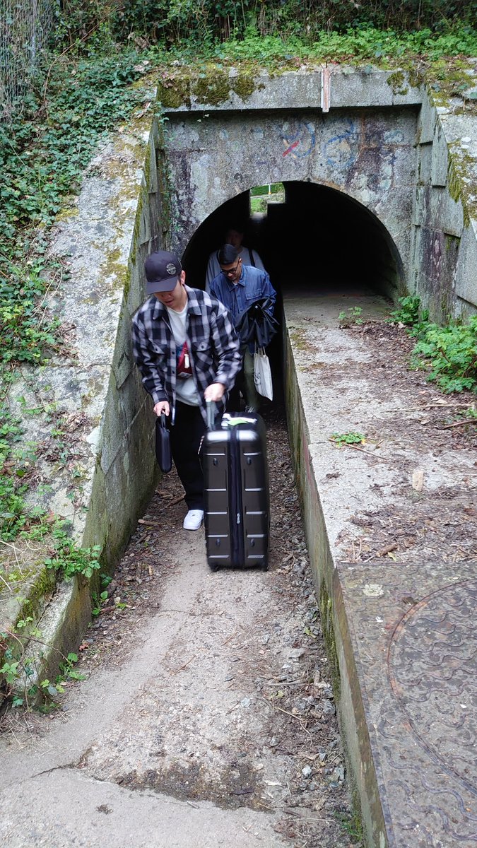 Yoichi_Yamazaki's tweet image. 会場はエスパスマイエンヌ。ここは建築としても有名だそう。長閑な街並みの中に突如この建物が現れます。フランスは日が昇るのがおそく朝８時でもこんなかんじ。
#LavalVirtual2023