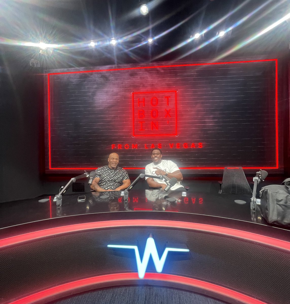 SJD_51's tweet photo. Great day in the office! Fight night next! @hotboxinpodcast @MikeTyson https://t.co/dVfVjPSUra