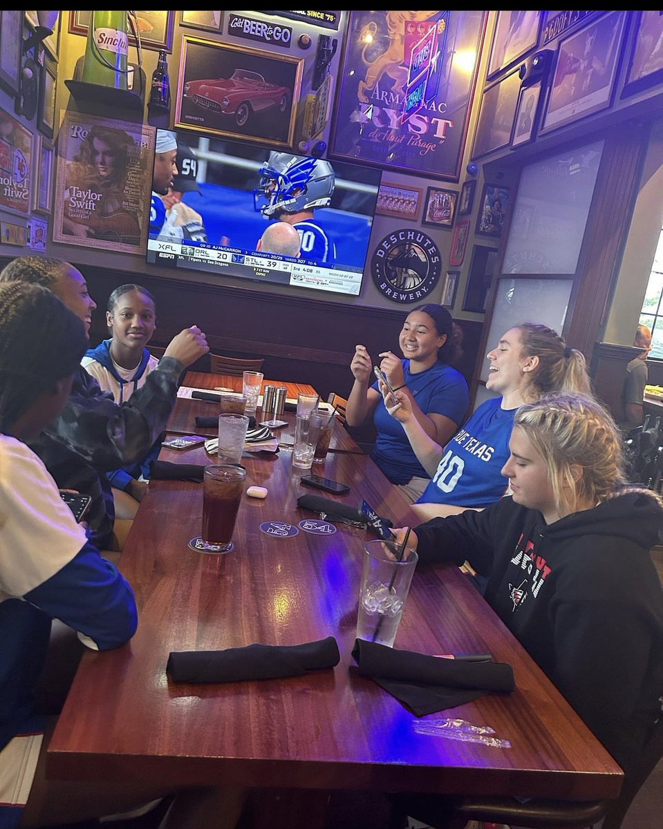 TeamKiddTexas's tweet photo. Post game lunch views from Coach Kennyβs lens πΈ
#staytrueplaytrue #tth17Unational #onegametogo #ingoodcompany https://t.co/HNNGIdLqMR