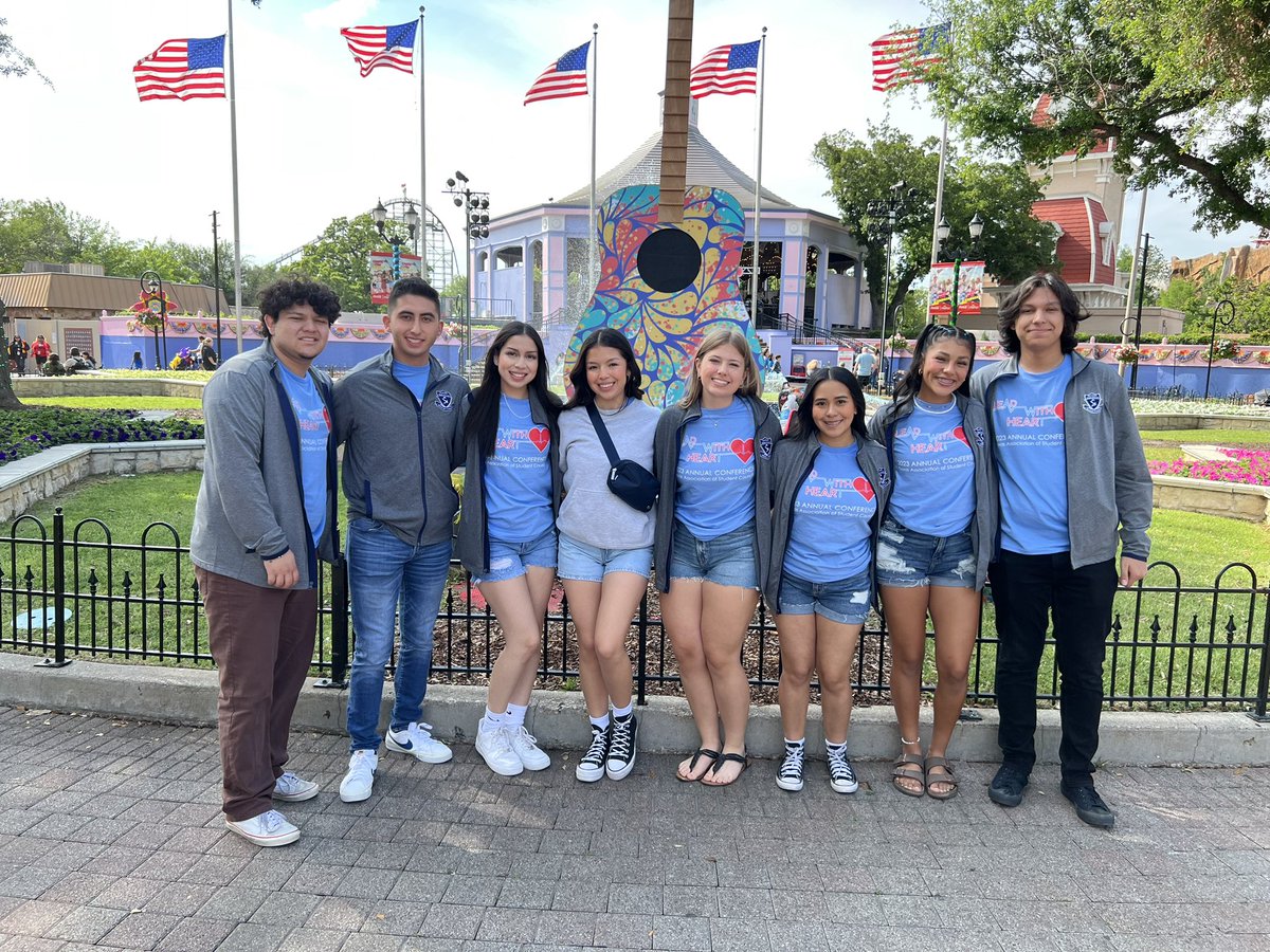 dvhsstuco_'s tweet photo. Time for some FUN at @SixFlagsOverTX #OFOD #THEDISTRICT #ARatedCampus #Stuco #TASCLeadWithHeart #DistrictIX @dvhsyisd @ysletaisd @TASC_StuCo @District9StuCo @cmlopez1 @IvanCedilloYISD https://t.co/svraCGpgdM