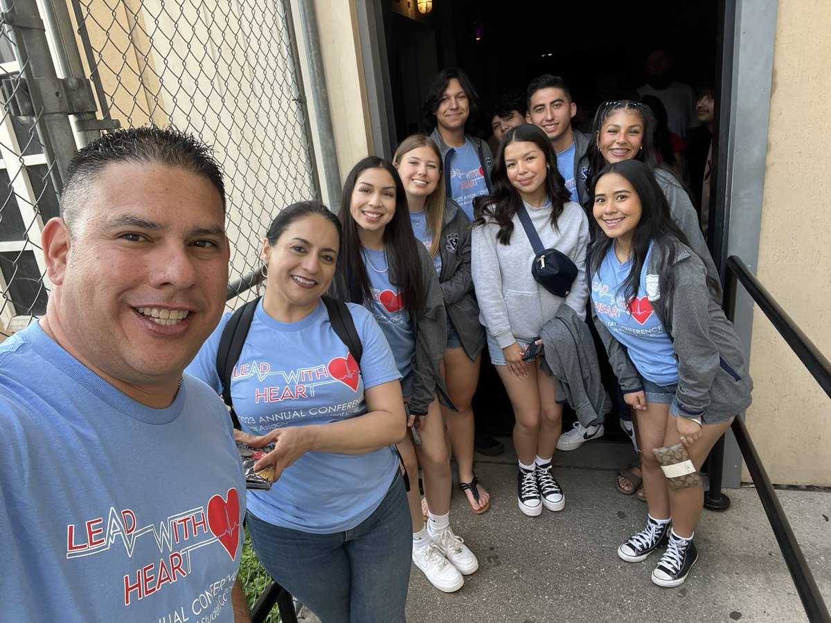dvhsstuco_'s tweet photo. Time for some FUN at @SixFlagsOverTX #OFOD #THEDISTRICT #ARatedCampus #Stuco #TASCLeadWithHeart #DistrictIX @dvhsyisd @ysletaisd @TASC_StuCo @District9StuCo @cmlopez1 @IvanCedilloYISD https://t.co/svraCGpgdM