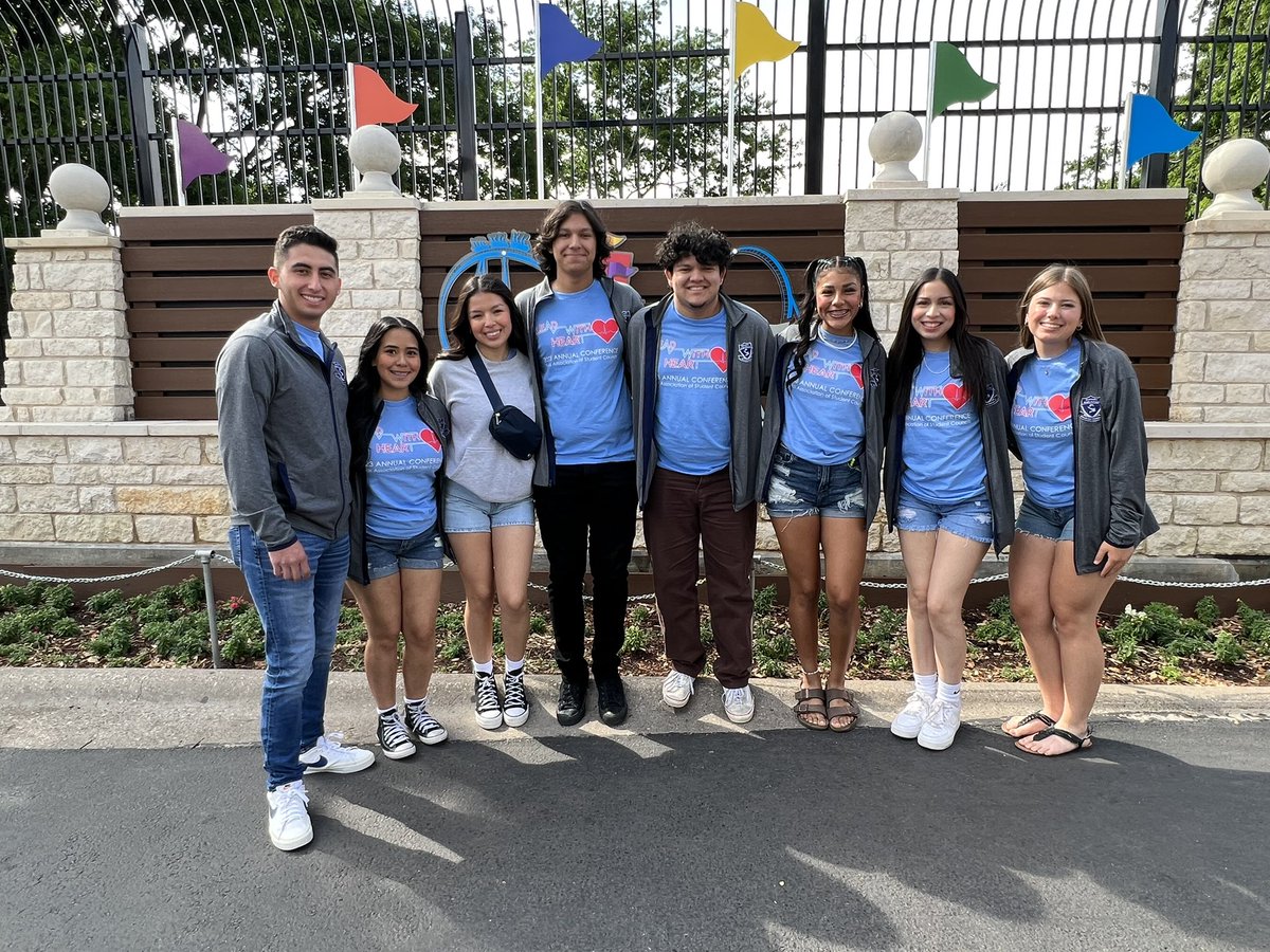 dvhsstuco_'s tweet photo. Time for some FUN at @SixFlagsOverTX #OFOD #THEDISTRICT #ARatedCampus #Stuco #TASCLeadWithHeart #DistrictIX @dvhsyisd @ysletaisd @TASC_StuCo @District9StuCo @cmlopez1 @IvanCedilloYISD https://t.co/svraCGpgdM
