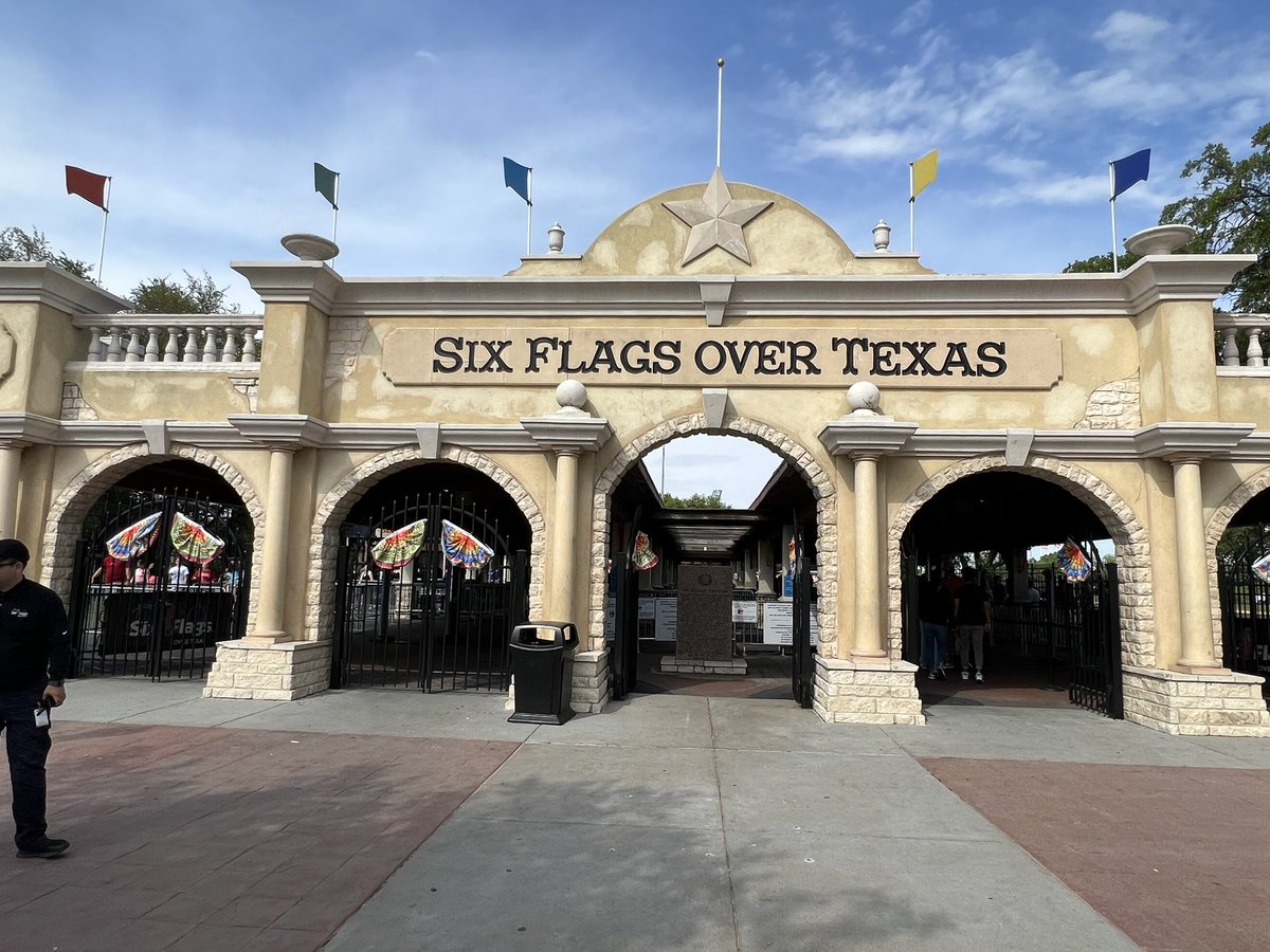 dvhsstuco_'s tweet photo. Time for some FUN at @SixFlagsOverTX #OFOD #THEDISTRICT #ARatedCampus #Stuco #TASCLeadWithHeart #DistrictIX @dvhsyisd @ysletaisd @TASC_StuCo @District9StuCo @cmlopez1 @IvanCedilloYISD https://t.co/svraCGpgdM