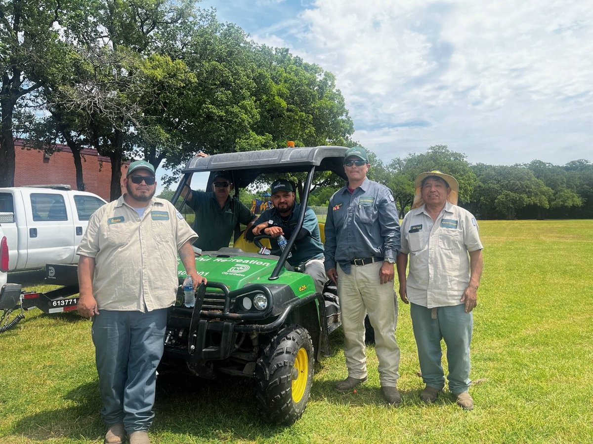 DPDSENPO's tweet photo. Happy Earth Day! Thank you to those that come out to help with It's My Park Day Clean Up! #pleasantGrove #southeastdallas #summerinitiative #onecommunity https://t.co/mWBlmSm6Iw