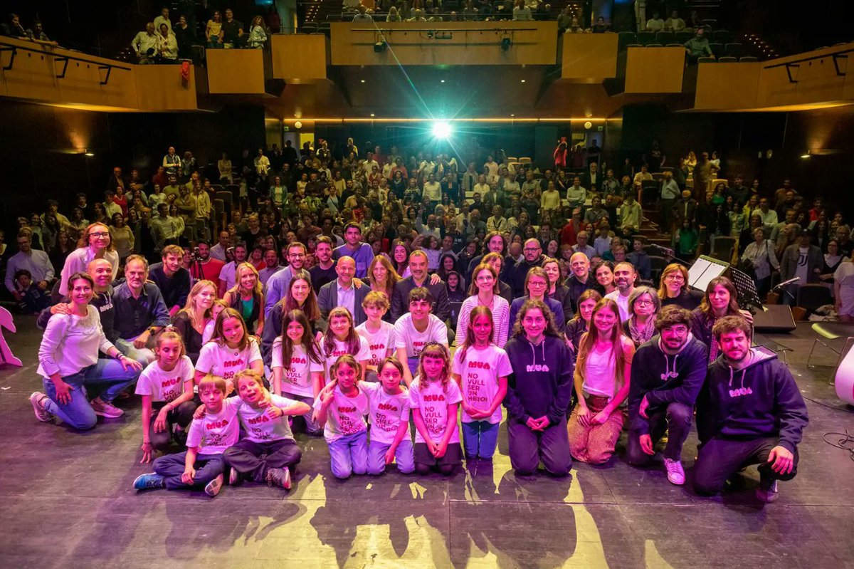 jordi_ballart's tweet photo. ✨ Presentació d’un curtmetratge molt especial per a mi. Perquè el rodatge del #NoVullSerUnHeroi del @JoanPauls va ser una experiència molt bonica.

😘 Perquè tots aquests herois i heroïnes que no volien ser-ho es mereixen el nostre compromís.

🙏 Enhorabona @MuaSolidaris! https://t.co/ylXqzOuwzw