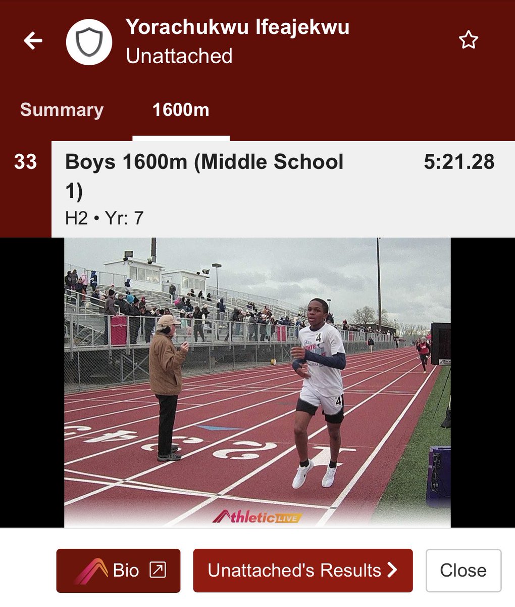 TheBrookXCTF's tweet photo. Two #FutureRaiders Yorachukwu Ifeajekwu and Jewan Garner race in the snow at @DistNightPal #DNIP23 #TheBrook https://t.co/6FyFiw0r0z