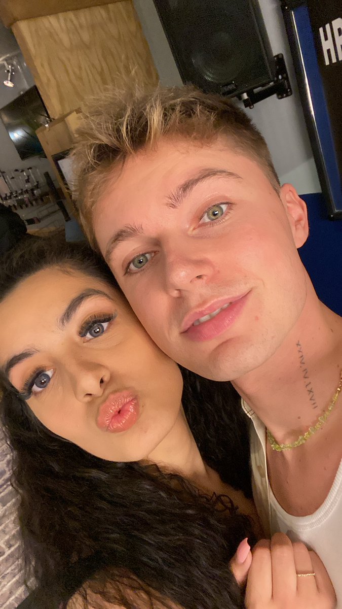 harveysphobia's tweet photo. couldn’t be any more proud of you 🤍 always gonna be here, i promise @HRVY https://t.co/6TXUwtaO2q