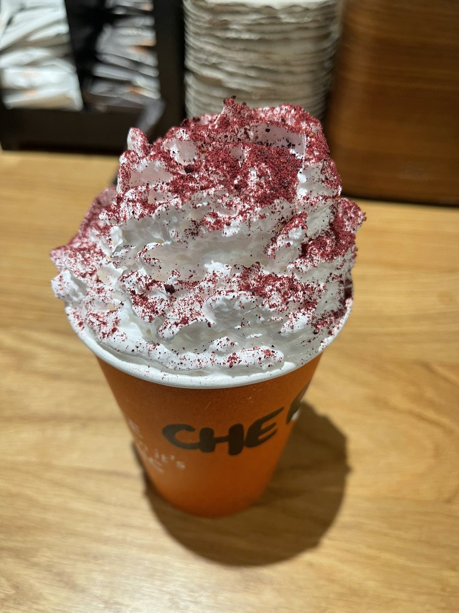 samie_chan's tweet photo. cherry blossom latte 💟 https://t.co/nrVZCj4s0W