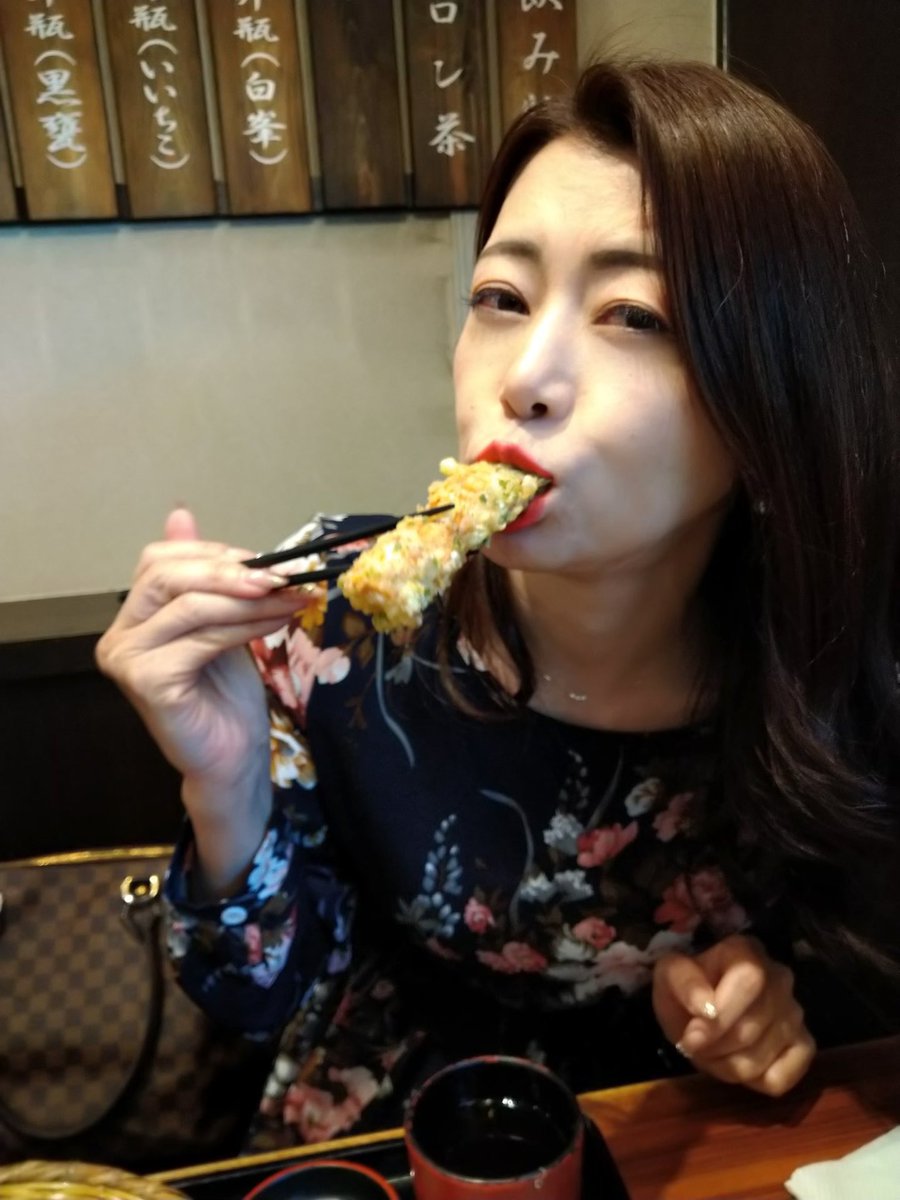 昨日は名古屋フェニックス個撮、オフ会にご参加下さった皆様ありがとうございました♡
昼はファンと公園ポートレイト撮影後、蕎麦.ちくわ天.とり天（この２つは名古屋名物だよね⭐︎）をいただきました〜♪
ざる蕎麦と揚げたて天麩羅、大好き^_^

本日、名古屋昼食会イベントにご予約の皆様、後程ねー https://t.co/LzjlkgeNxe