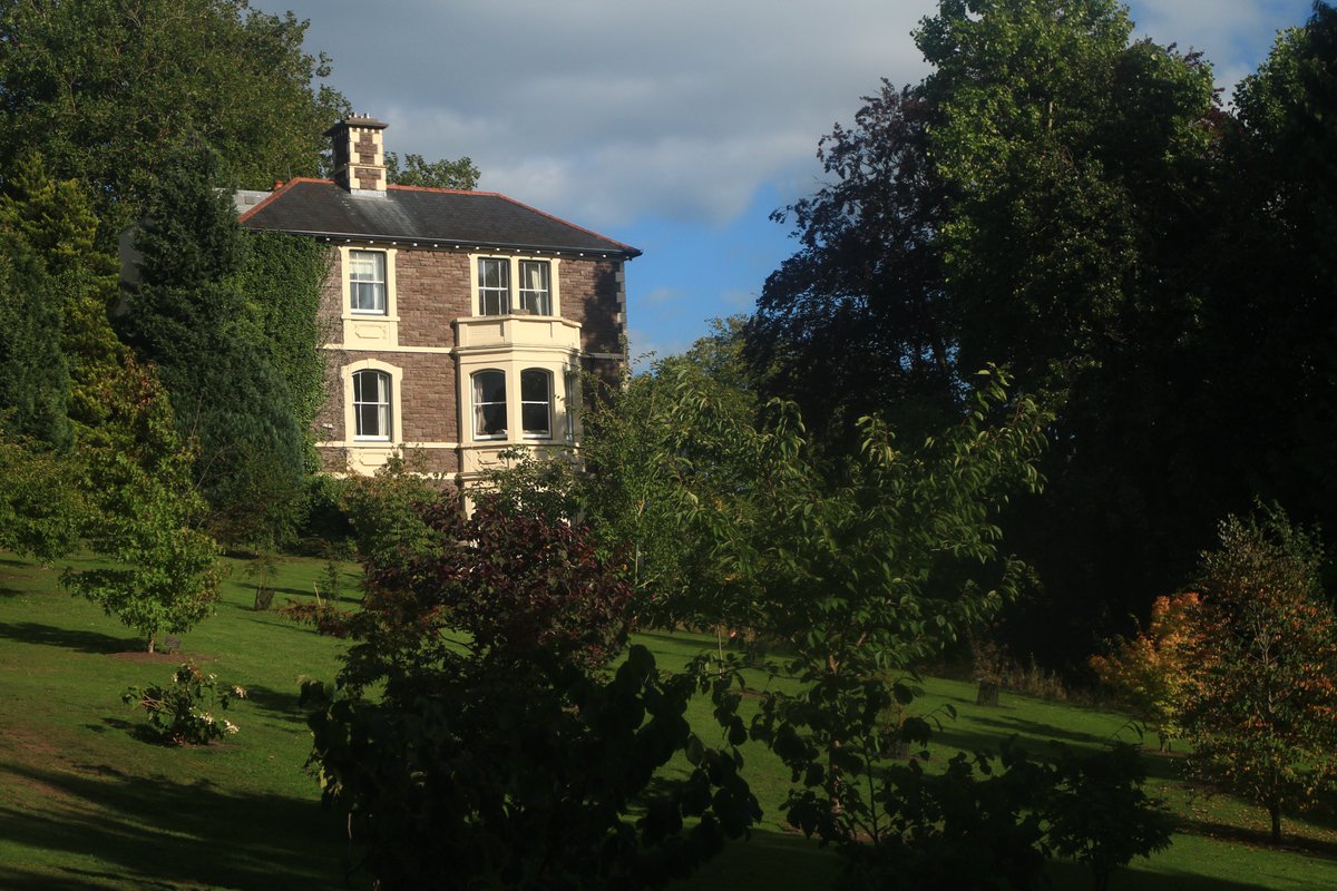 @DailyPicTheme2 House in the green setting of Linda Vista Gardens n Abergavenny #DailyPictureTheme #house #LindaVistaGardens #Abergavenny #YFenni #Monmouthshire #SirFynwy #Wales #Cymru