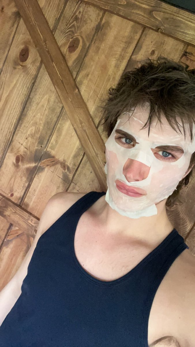 mitcheltscott's tweet photo. Stay hydrated https://t.co/vzWxtffotZ