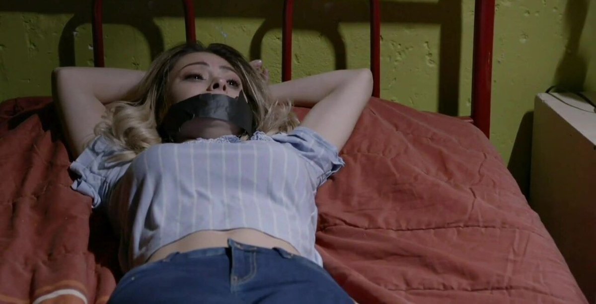 La hermosa y talentosa Arena Ibarra amordazada en Como Dice El Dicho. Capítulo Amistad Por Internet No Dura Ni Un Solo Mes. 
<a href="/ArenaIbarra/">Arena.</a> 

 #amordaçada #gagged #gaggedgirls #Arenaibarra #Comodiceeldicho #Telemundo #Azteca #novela #telenovela #telemundo #novelas   #Actriz #Sexy