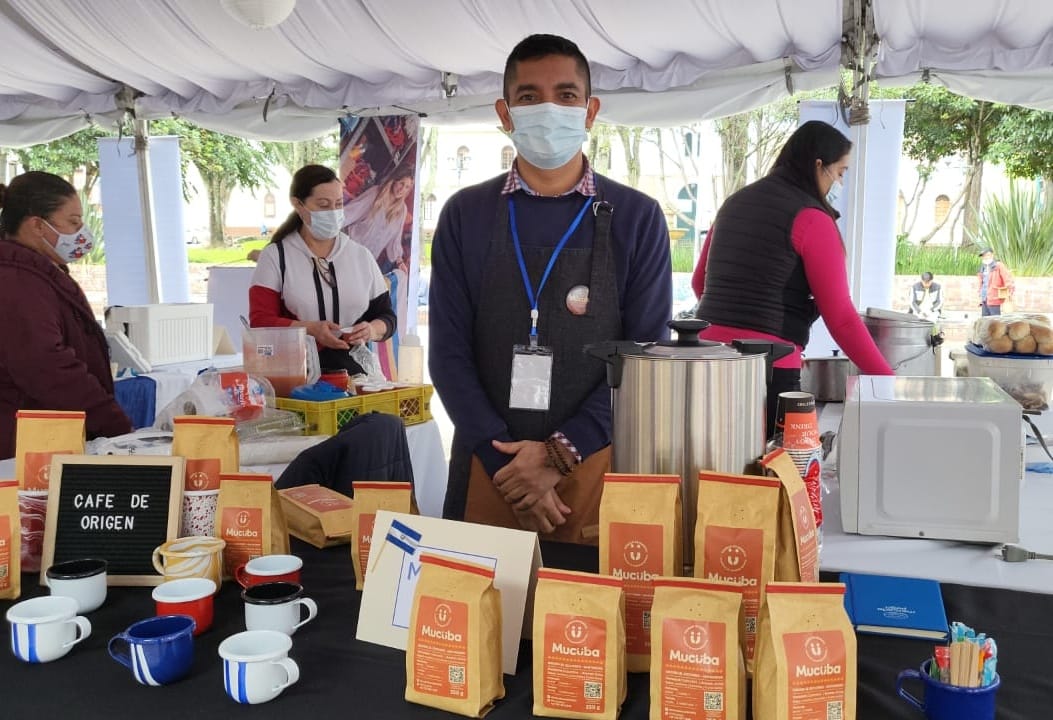 ESAenSuramerica's tweet photo. Este logro fue posible gracias a la alianza con la @alcaldiausaquen, que facilitó el espacio para promover los emprendimientos salvadoreños.
Mañana, domingo 23 de abril, también puedes visitarnos:
⏰ 10:00 a. m. a 6:00 p. m.
📍 Cra. 6a #119B-05, Usaquén, Bogotá
¡Te esperamos! https://t.co/op87WvjOtU
