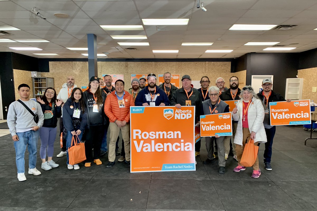 This is magnificent, #CalgaryEast! 

The son of a labourer is with incredible people of LIUNA - the Laborers' International Union of North America. Thank you for joining us today. 

#abbeydale is definitely ready for change. 1/2