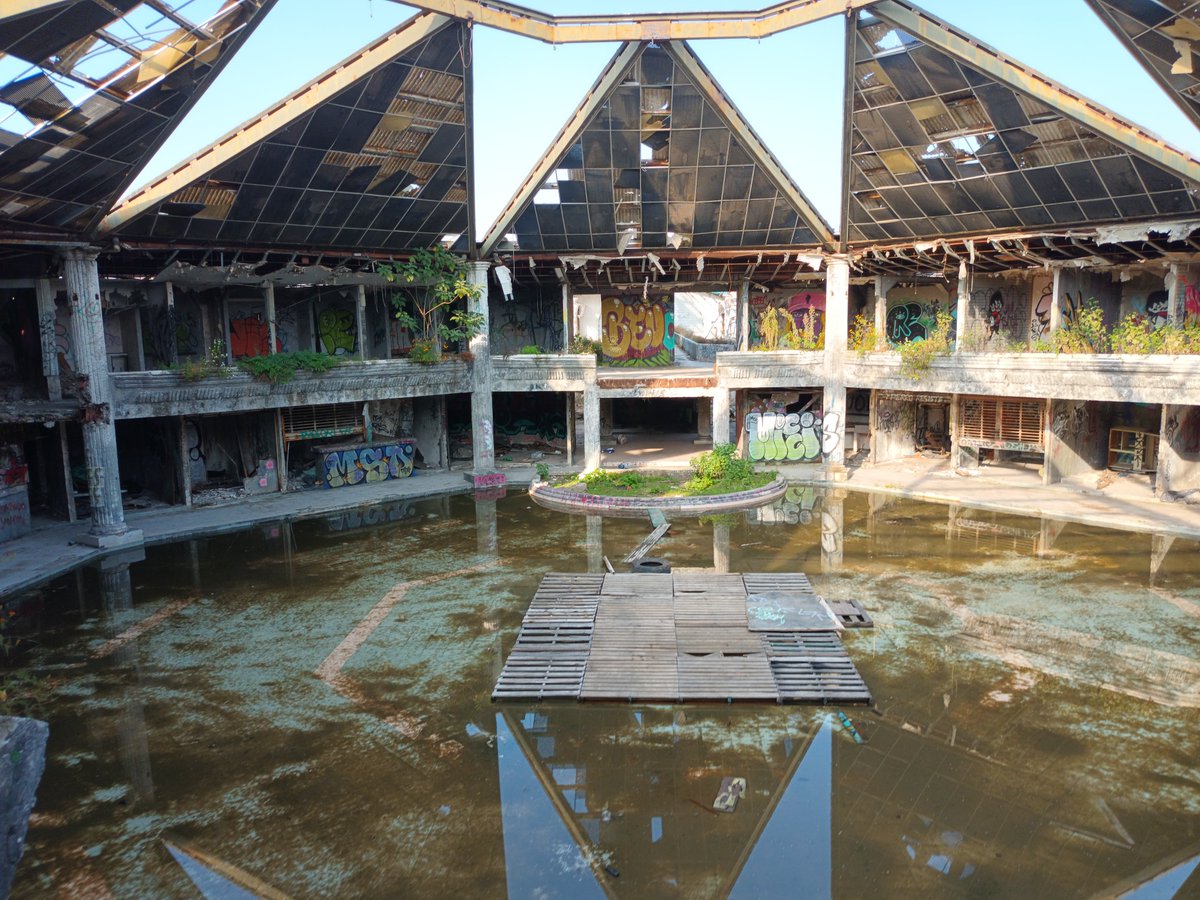 <a href="/horrorvisuals/">HORRORVISUALS</a> Hello! I dedicate myself to urban exploration (Urbex) I usually upload my tours to Youtube and if you are interested, I leave you the Link! :D 

youtube.com/channel/UCwccy…