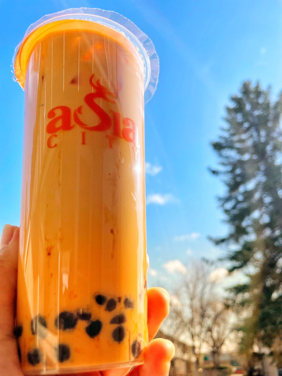 gailmari03's tweet photo. Today, I thought of @srchafreen while looking at the blue sky. 
I really got Sarocharmed, &amp; I can't understand why.
And then I got this Thai milk tea &amp; thought of @AngelssBecky 
I want to be her honey but I wanna ship FB! ##FreenBecky #srchafreen #Beckysangels #TornBetween🫶 https://t.co/90CC5s5EUa