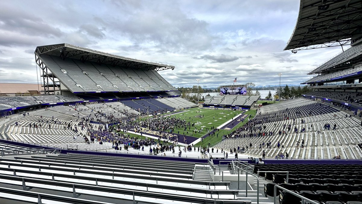 CFBcampustour on Twitter " ️ from the UW_Football Spring game. Husky