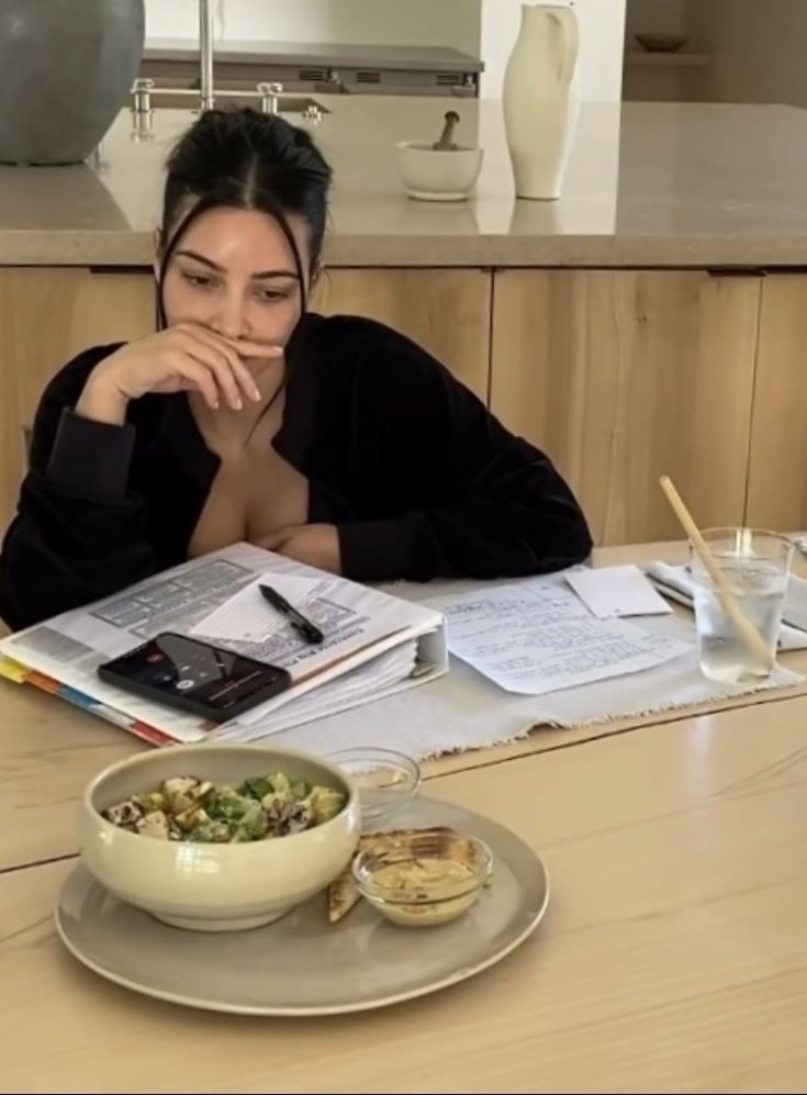 me dissociating in front of the books instead of studying