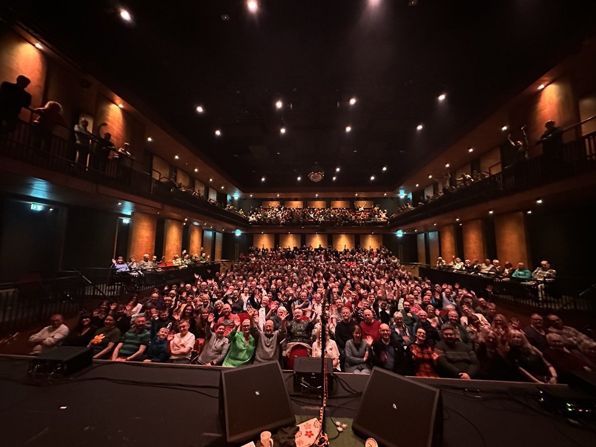 katerusby's tweet photo. Awwwww happy lovely gorgeous gig and audience at @FireStationSun tonight ❤️ What a glorious new venue 🌺 Well sung you lovely peeps, you were ‘mazin! 🌸

Next stop tomorrow @theforumbarrow wheeeeeeeeeee 😊

#KateRusby #Est1973 #springtour2023 #tour #musicislife 🎊 https://t.co/nyAMa7Yc5a
