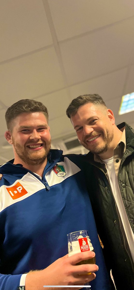 debbschanz's tweet photo. Luv this
Old captain with MY new captain 🫶🏉
#teamlove #utterrespect https://t.co/GnvsQ4hSqv