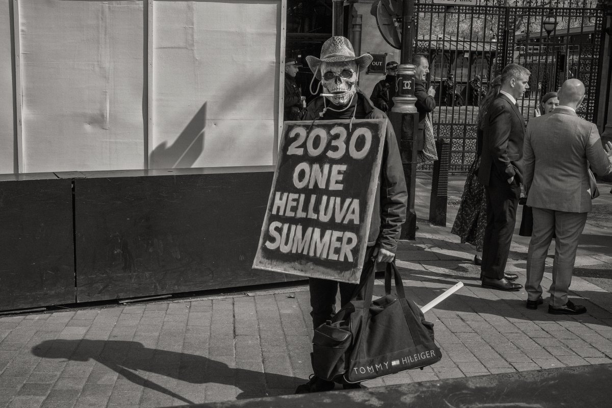 dazsmithpics's tweet photo. #thebigone #ExtinctionRebellion full set here: https://t.co/jCny4nE95c https://t.co/SPJGQVSA9y