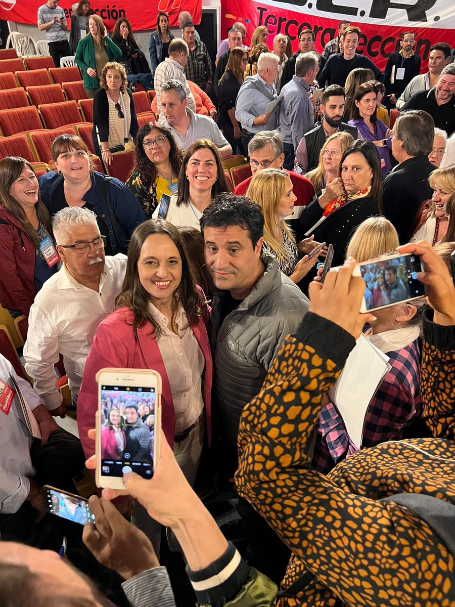 Me siento orgulloso de formar parte de un partido político que fomenta la formación política, y establece agendas legislativas para el bien común. Hoy estuve con legisladores de la #UCR de toda la Provincia reunidos en la <a href="/UNLZoficial/">Universidad Nacional de Lomas de Zamora</a> para construir #UnCambioRadical.