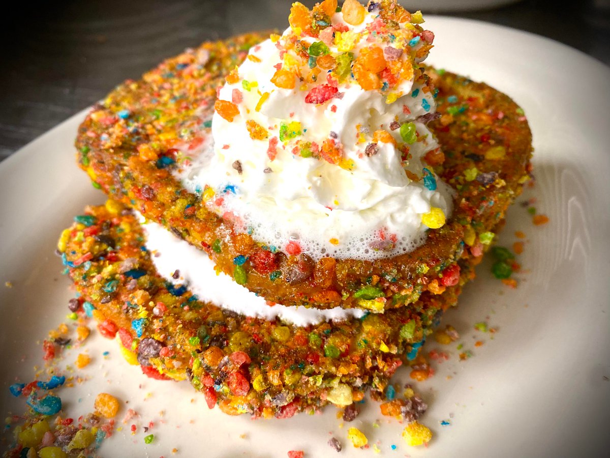 DeliciousTemp's tweet photo. Sunday Sweetness comes in the form of our delicious marshmallow stuffed FRUITY PEBBLES french toast. Because cereal is perfect any time of day!  
.
.
#yabbaDabbaDoo #Flinstones #Sunday #Breakfast #Brunch #FruityPebbles #FrenchToast #SundayFunday #Foodie #Hungry https://t.co/yreyjHLk61