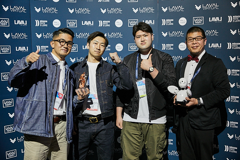 Yoichi_Yamazaki's tweet image. 結果、Meta Table β は Laval Virtual Award 2023 XR for a Cause を受賞！プロジェクトを代表して現地メンバーでトロフィーを受け取り。総合部門賞であるLaval Virtual Award 、他は企業が揃ってました。
#LavalVirtual2023