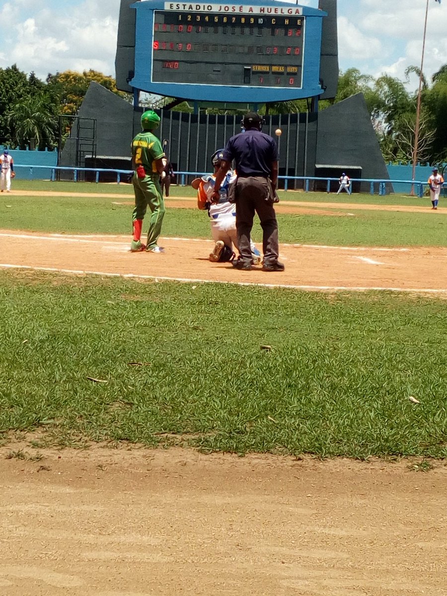 BeatonNunez's tweet photo. Igualada a dos triunfos serie particular entre Pinar del Río y Sancti Spíritus en la #62SNB
Estadio: José Antonio Huelga.
SSP -0 - 3 - 1
PRI - 2 - 7 - 2
Este domingo a partir de las 2 de la tarde 5to enfrentamiento de la subserie, nuestros #GallosEspirituanos #VanConTodo https://t.co/TQqQixPG0G