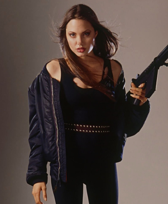 Toastiewiththe's tweet photo. #AngelinaJolie
#Cyborg2 https://t.co/GvZpkT6zQz
