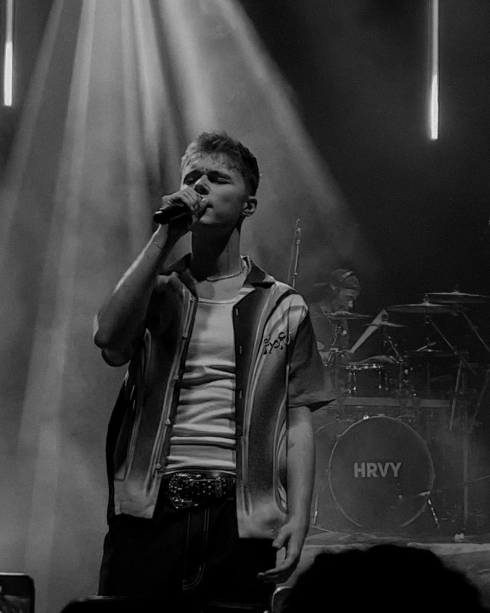 tayleighst's tweet photo. ok now go back on tour again bc i miss it already. always the best shows @HRVY https://t.co/I76uvWbpry