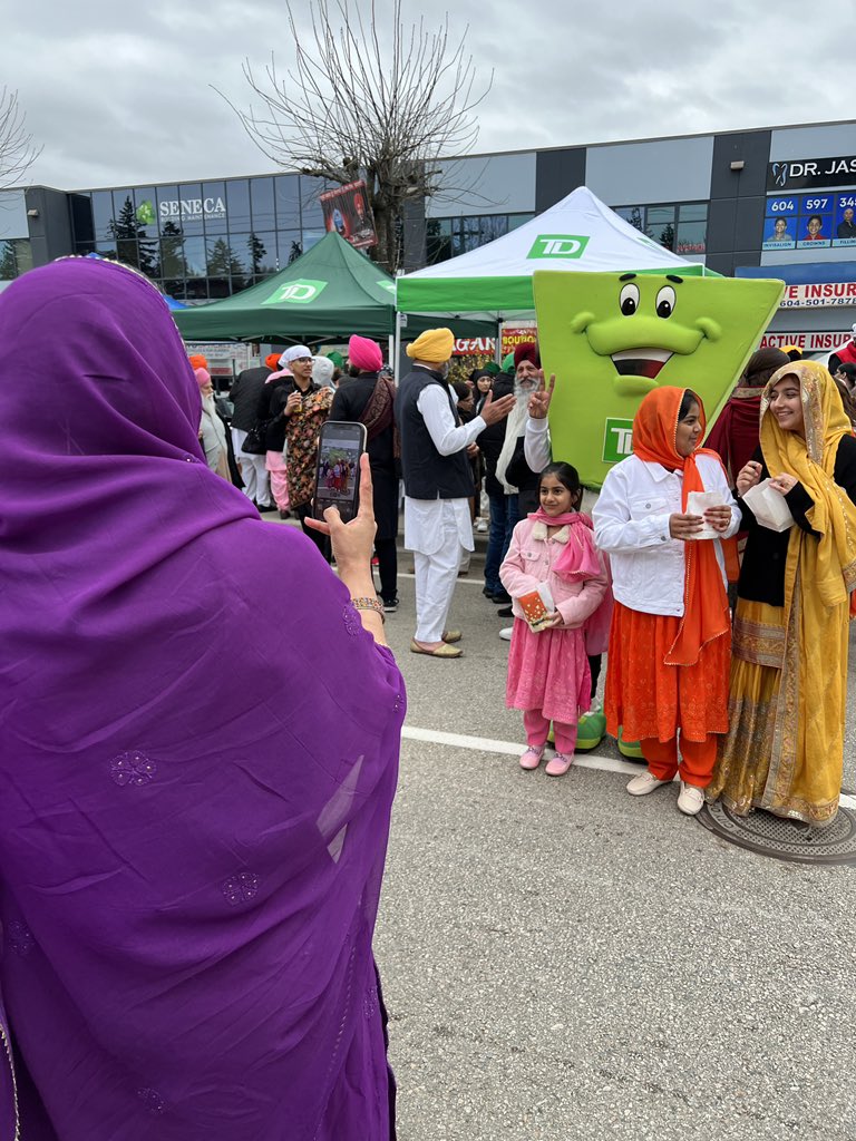 The youth is thoroughly enjoying the activities at the TD Tent at the Surrey Vaisakhi Parade! Face painting, balloon art, crafts, the TD mascot and much more! #Vaisakhi #ConnectedCommunities #DiversityandInclusion #TDProud #WestCoastBestCoast