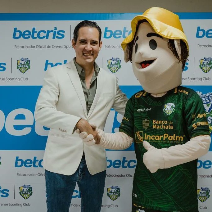 betcrisecuador's tweet photo. 🤩 Estamos encantados de anunciar que Betcris reafirma su compromiso con @Orense_SC

Nos emociona apoyar un equipo talentoso en búsqueda de la victoria. 

¡Vamos Orense! 

Betcris, patrocinador oficial del Orense Sporting Club. 💙 https://t.co/St0ddS2iyd