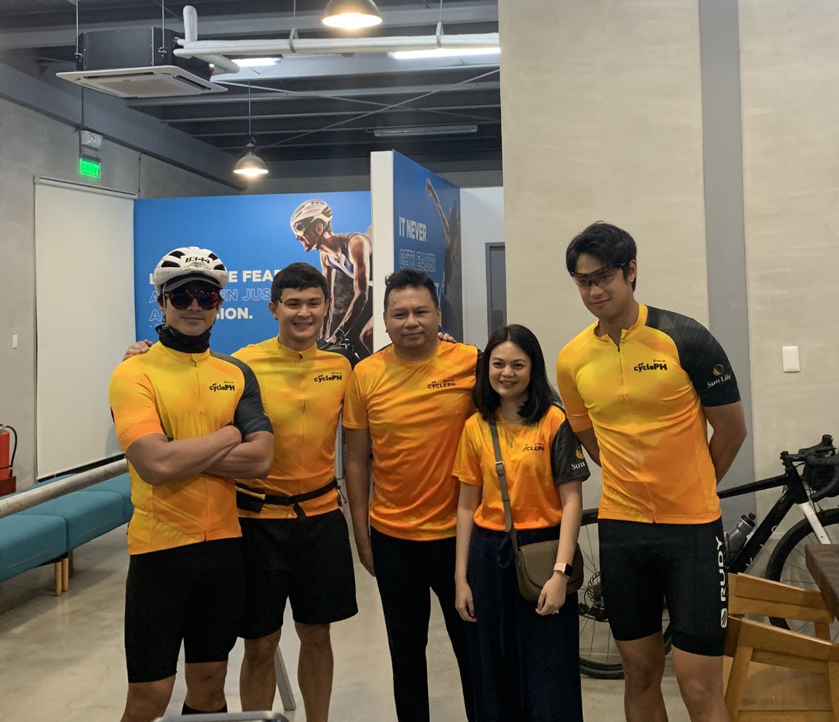 db_teyah's tweet photo. #SunCyclePH | #DonnyPangilinan 💛
https://t.co/loFN7tfTvL