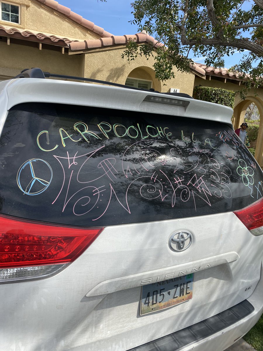 kimbobeslicin's tweet photo. #carpoolchella @coachella https://t.co/VUX7raIk0m