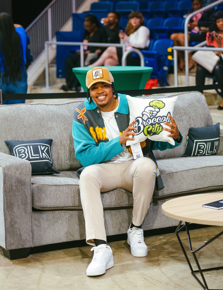 KyleOnTheMic_'s tweet image. #BroccoliCon 2023🥦🎤

Thank you @BroccoliCity for having me host this AMAZING reunion felt event with my Community. #Greatful