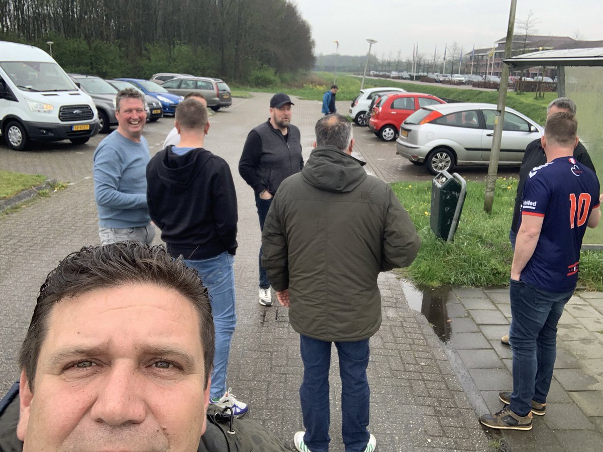 rolfk1978's tweet photo. Nou ja dat was me weer een awayday. Tis wel een cluppie hoor dat FC Emmen. Niks meer dan liefde .#fcemmen #wedoenutoponzemanier #heeemm https://t.co/l9LzmNpUaX