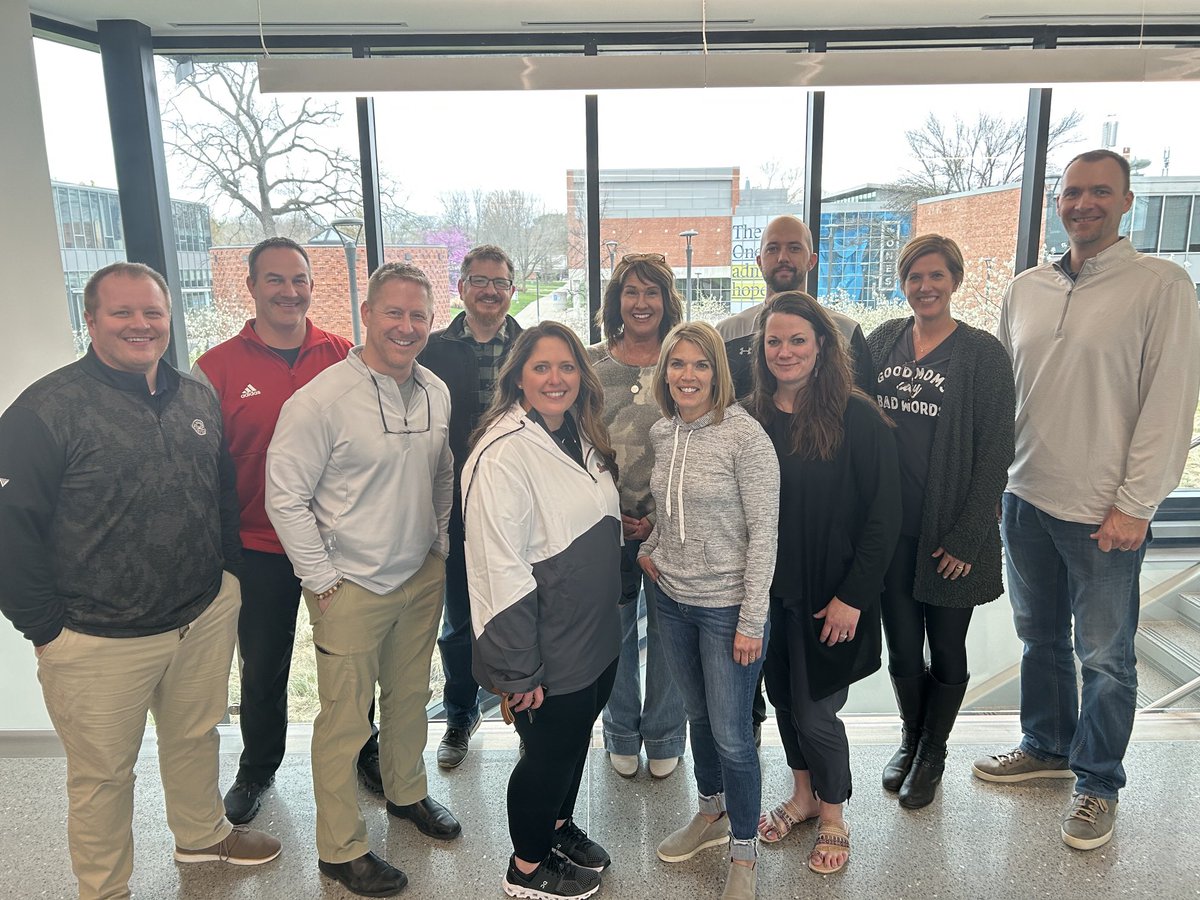 tgrundmeyer's tweet photo. A quality group of ⁦@DrakeUniversity⁩ EDS students ready for district &amp; AEA leadership. 3 already #superintendents and all well-prepared! https://t.co/kiLr5PiYd1