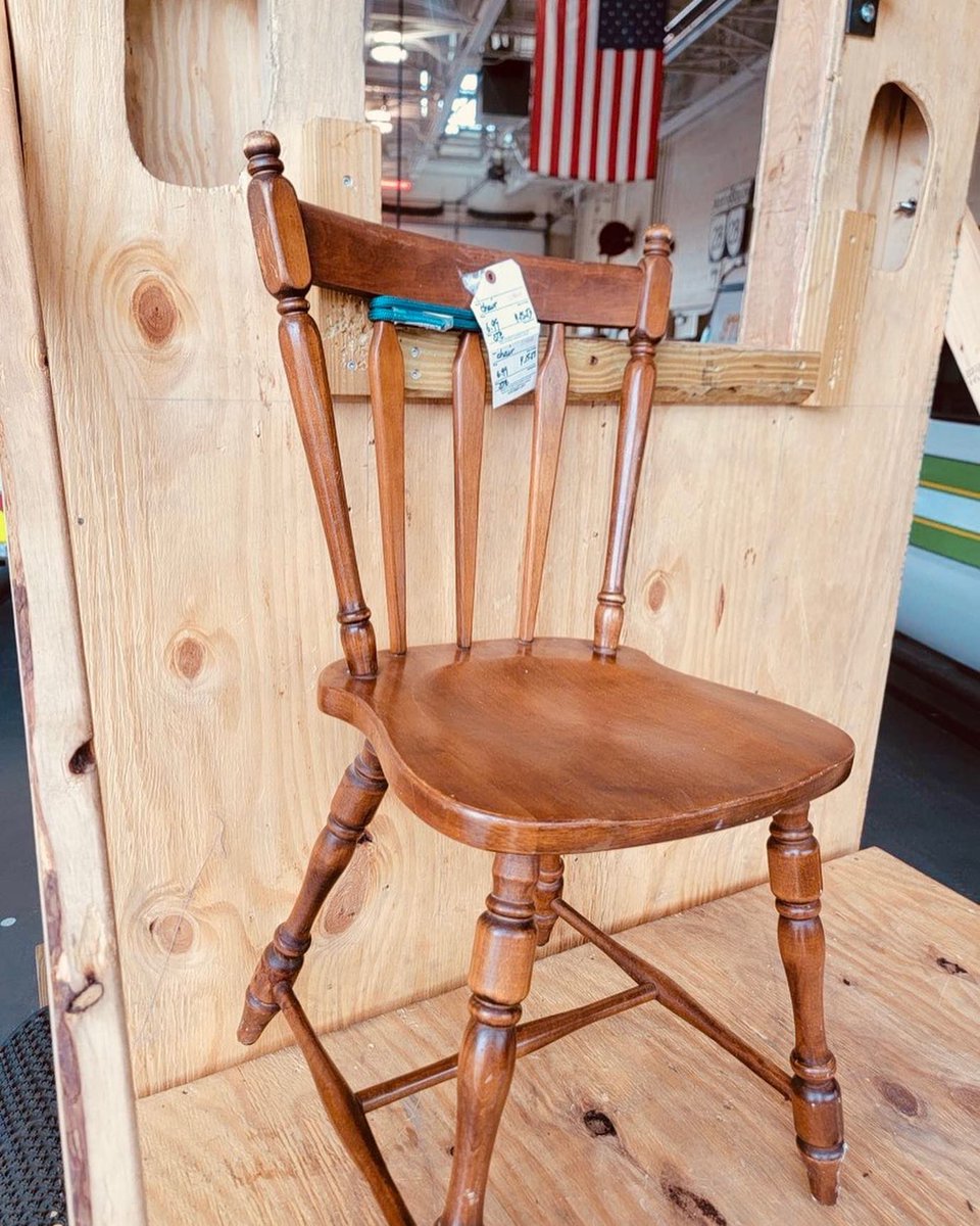 IlowiteJason's tweet photo. Ran some testing on a 7 dollar goodwill chair today to figure out suitability as a bailout anchor. Pull tested to over 300lbf, then shock loaded by bailing on it. Generated 466lbf with no change to integrity. Also loaded cyclically with multiple bailouts and no change. https://t.co/OH1EcbmKGz