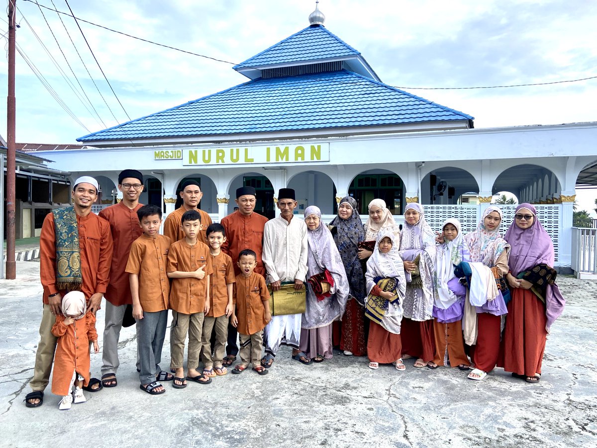 AdamRKGP's tweet photo. Dengan segala kerendahan dan keikhlasan hati izinkan kami sekeluarga mengucapkan:

Selamat Hari Raya Idul Fitri
1 Syawal 1444 Hijriah 

Taqobbalallahu Minna Waminkum 
Mohon maaf lahir dan bathin semuanya.
Adam dan keluarga 🙏❤️😇 https://t.co/zPQ8MBtGFX