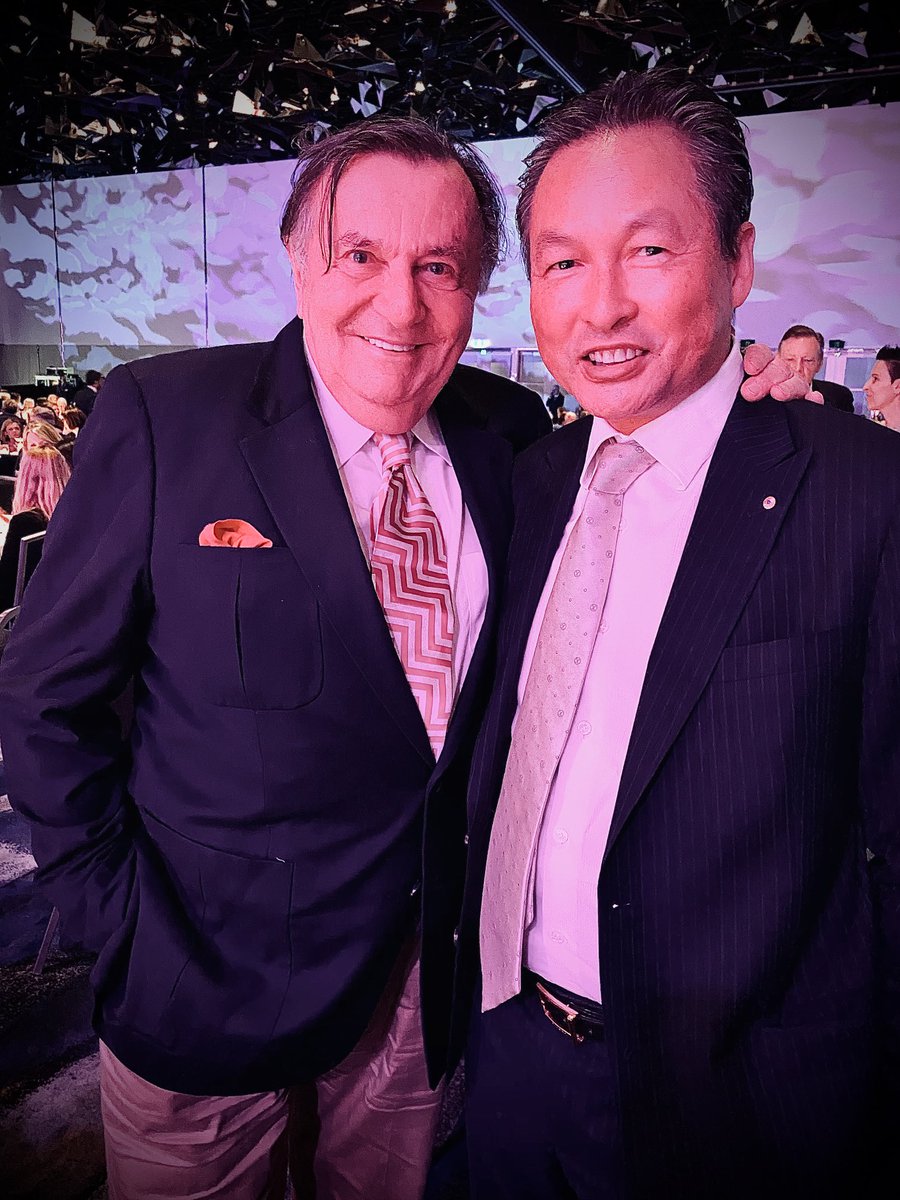 AlbertYLWong's tweet photo. An Australian titan passes, what a privilege to have met Barry Humphries, may he RIP 💔 https://t.co/PWO91idAUu