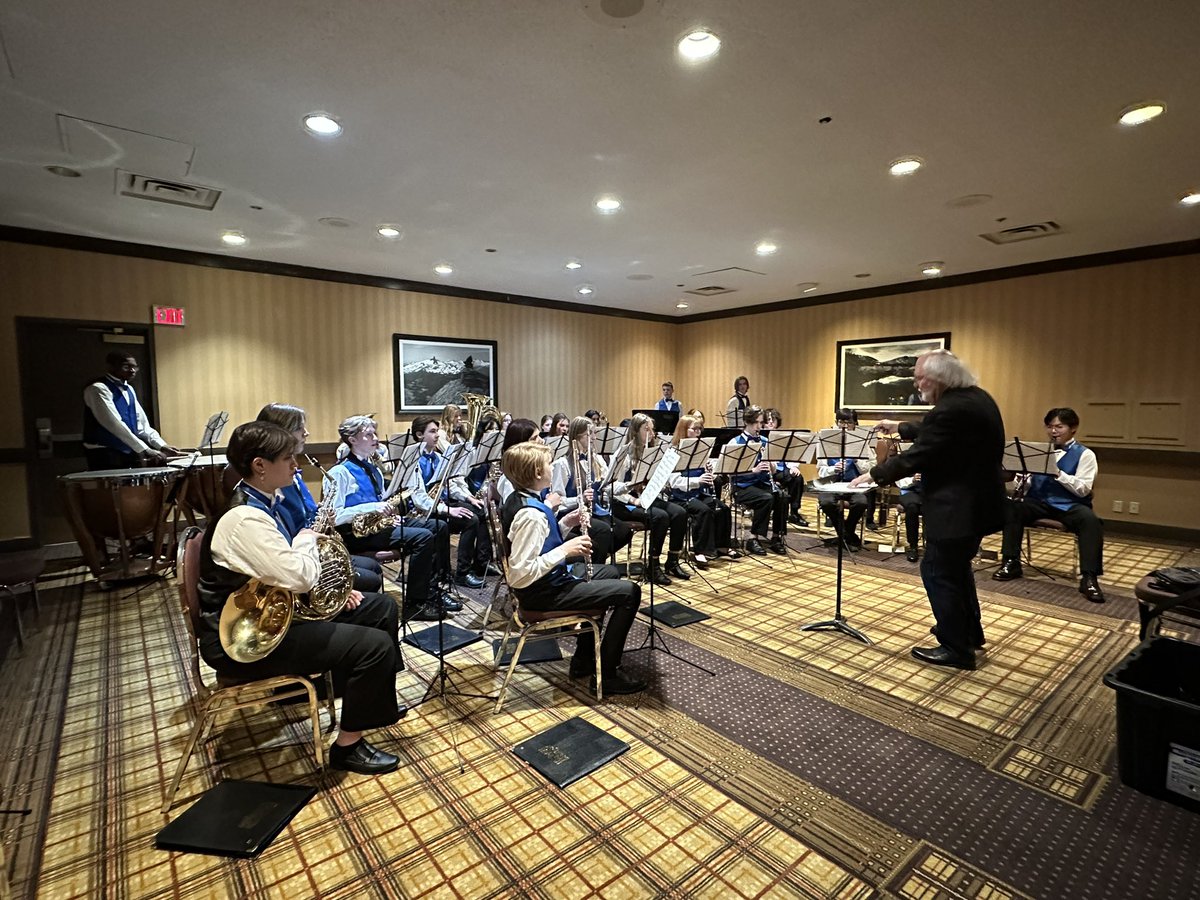 The @EcoleMcTavish senior concert band had the opportunity to work with Dr Chadwick Kamai from the University of Hawaii, as well as Dr Gerald King from the University of Victoria as part of the Whistler Con Brio festival. Thank you for the engaging learning opportunity! @FMPSD