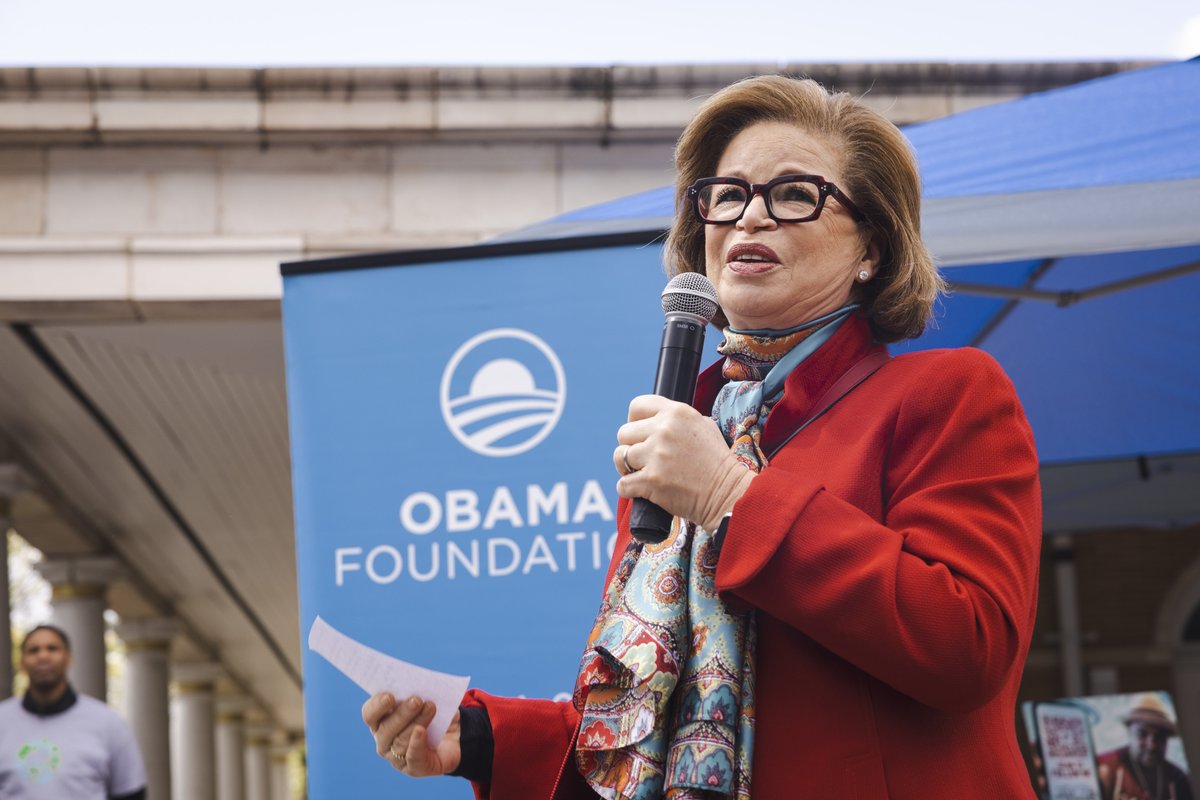 ValerieJarrett's tweet image. Growing up on the South Side, I know firsthand the importance of caring for spaces that have defined so much of its rich history. Grateful for everyone who joined us at our @ObamaFoundation day of service in Chicago.

And a special thank you to our partners at Emerald South!