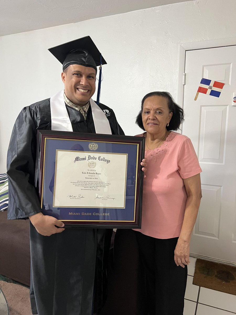 ljcr19's tweet photo. #MDCGRAD
#lologre
#finalmente
#orgulloso
#proudgrad https://t.co/G2D6SC0F08