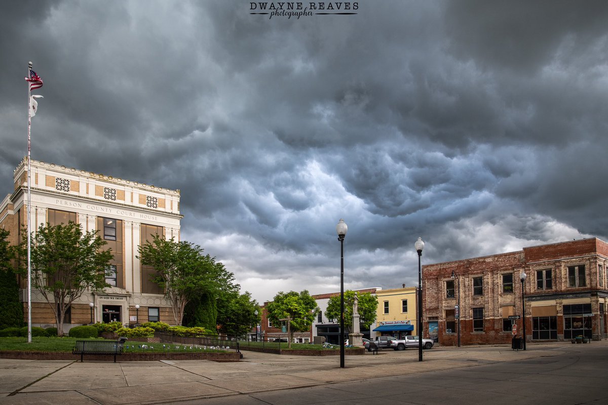dwaynereaves's tweet photo. Beautiful scene this afternoon in Roxboro N.C! #ncwx #weather #StormHour #stormphoto #roxboronc https://t.co/zHxe3NzciN