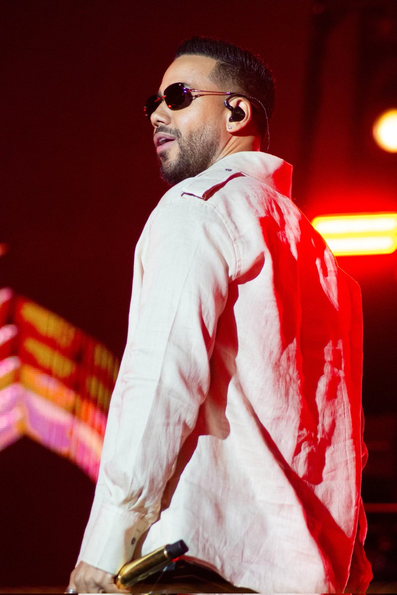 FioreeMolina1's tweet photo. Pueden ir a mi Instagram y ponerle muchos MG a estas fotos ? 
#romeosantos #aventura #romeistas #RomeoSantos #fenix #EstadioVelez #FormulaVol3
@RomeoSantosPage https://t.co/8xMSucME5X