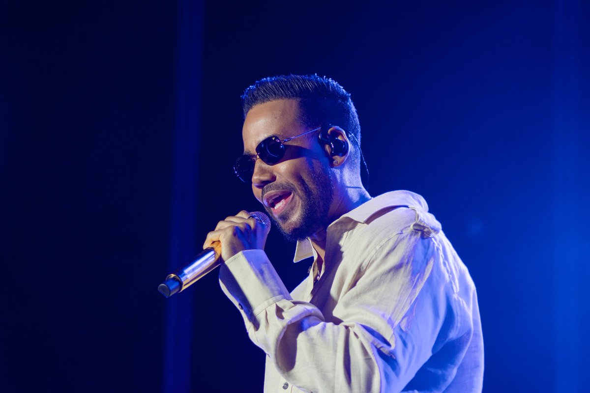 FioreeMolina1's tweet photo. Pueden ir a mi Instagram y ponerle muchos MG a estas fotos ? 
#romeosantos #aventura #romeistas #RomeoSantos #fenix #EstadioVelez #FormulaVol3
@RomeoSantosPage https://t.co/8xMSucME5X