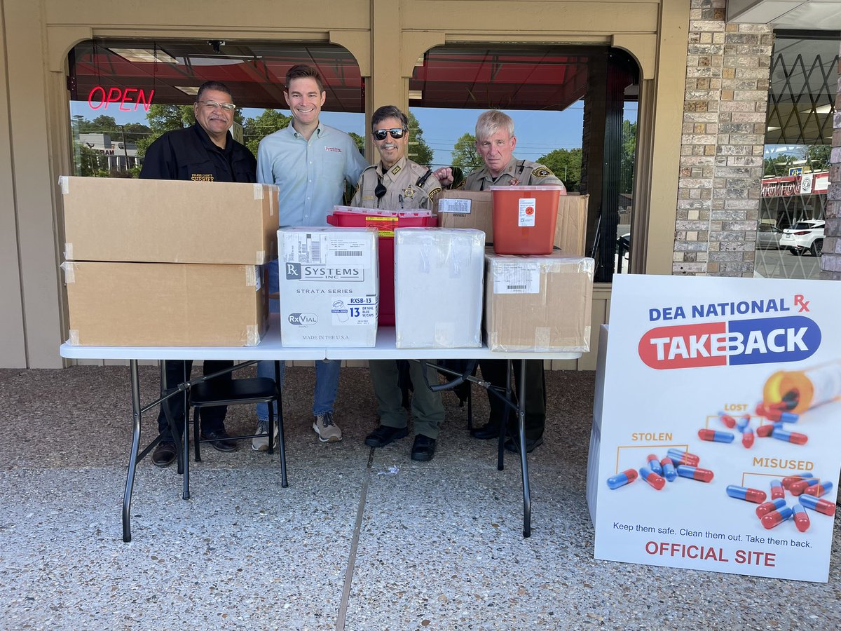 SheriffPulaski's tweet photo. Thank you Pulaski County for a successful DEA National Drug Take Back Day. Here are today’s totals:

The Pharmacy at Wellington 293.3 lbs, @RemedyDrug 133.2 lbs, and Express Rx at Otter Creek 17.4 lbs. Total collected from other locations: 2553.9 lbs. Grand Total: 2997.8 lbs. https://t.co/vvcwGoMZoX